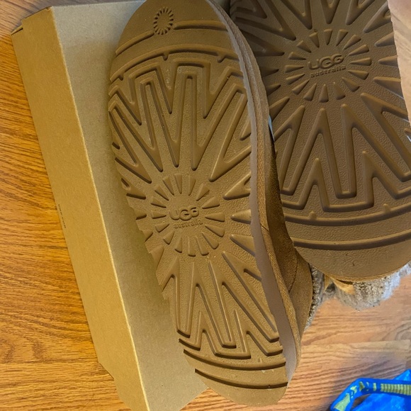 UGG Boots - Picture 5 of 6